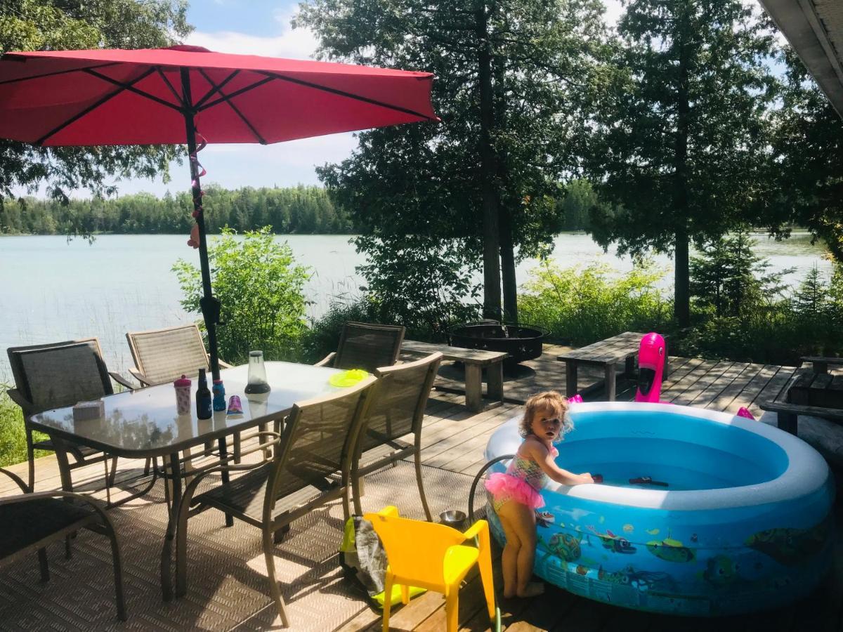 Miller Lake Lakefront Hope Lodge מראה חיצוני תמונה